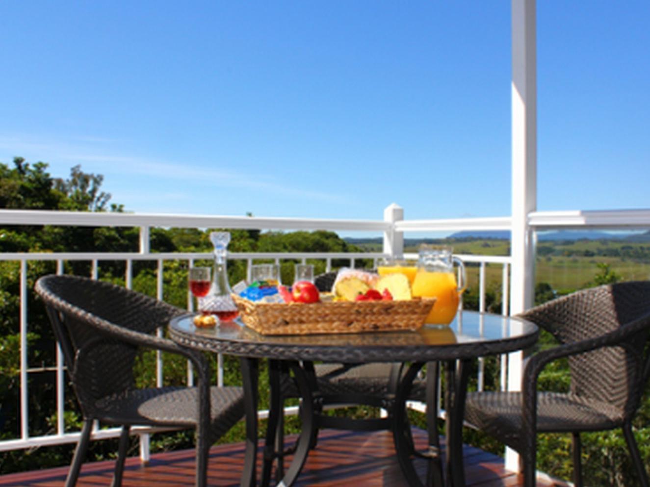 Tinaroo Sunset Retreat Bed & Breakfast