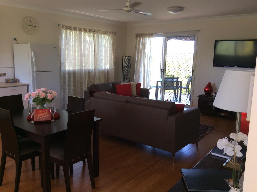 Tinaroo Sunset Retreat 5* Barrine